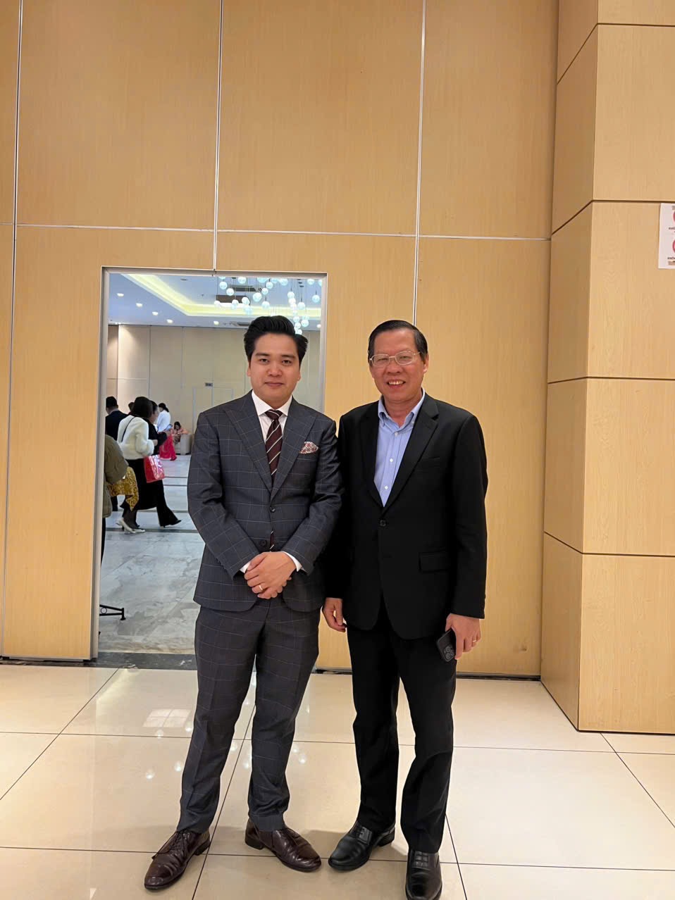 Đại biểu chụp ảnh lưu niệm bên lề chương trình